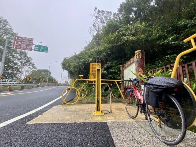 在199縣道起點的一台單車和維修樁